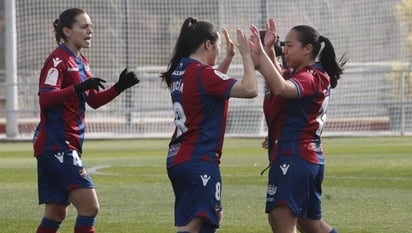 La mexicana marcó el gol del descuento para que Levante se quedara con los tres puntos en casa. (TWITTER)