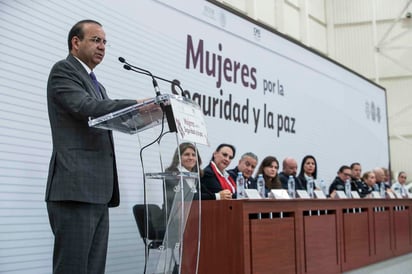 En el marco del Día Internacional de la Mujer, el Navarrete Prida encabezó el evento Mujeres por la Seguridad y la Paz de la Policía Federal donde se entregaron 13 reconocimientos y ascensos a integrantes de la corporación. (EL UNIVERSAL)