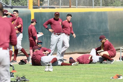 Tras sus dos juegos de preparación en Ciudad Frontera, los Algodoneros entrenaron ayer en el Estadio de la Revolución. (Archivo)