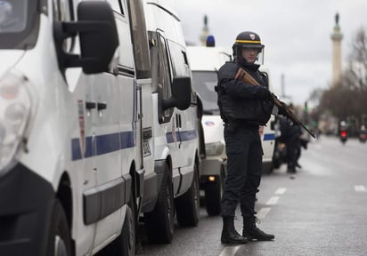 La operación tuvo lugar por orden de un juez que les considera sospechosos de 'pertenecer a una asociación de malhechores con fines terroristas'. (ARCHIVO)