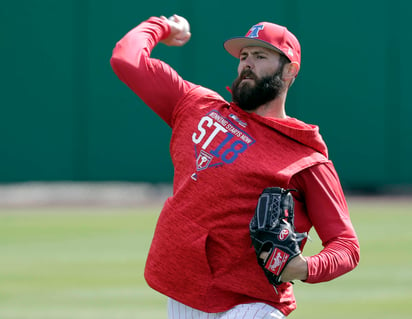 Jake Arrieta ganó un título de Serie Mundial en las cinco temporadas que estuvo con los Cachorros de Chicago. (AP)