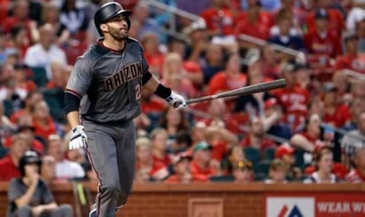 J.D. Martínez conectó 29 jonrones en apenas 62 juegos con Arizona la temporada pasada. (Archivo)