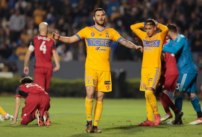 Andre-Pierre Gignac, de Tigres, en lamento durante el juego. (Jam Media)