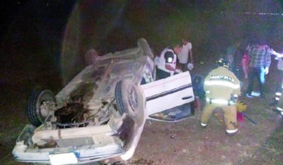 Accidente. Ministerio Público registra volcadura en carretera de Guadalupe Victoria. (EL SIGLO DE TORREÓN)