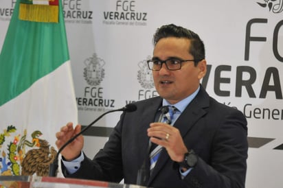 El fiscal general del estado de Veracruz, Jorge Winckler Ortiz, vinculó con la delincuencia organizada a los tres jóvenes —entre ellas dos mujeres— asesinados por policías estatales el pasado fin de semana y calificó de 'irresponsables' a los medios de comunicación que difundieron videos y fotografías para presumir que se trató de una ejecución extrajudicial. (ARCHIVO)