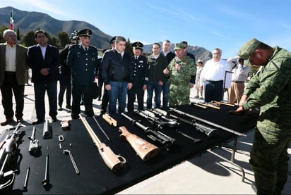 Presente. El gobernador, Miguel Ángel Riquelme Solís, presidió la destrucción de más de tres mil 600 armas de fuego.