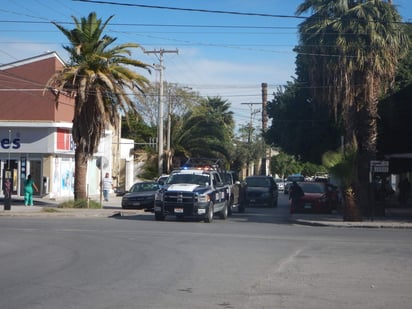 Ayer, después de las 9:00 am, un médico que había retirado poco más de 20 mil pesos de un banco fue interceptado por dos hombres que viajaban en una motocicleta de color negro, en el cruce de la calle González Ortega y avenida Allende, frente a la Alameda Zaragoza, y le quitaron el dinero. (EL SIGLO DE TORREÓN) 