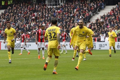 El lateral brasileño salvó con su anotación al PSG que perdía desde los 17 minutos del partido. (TWITTER)