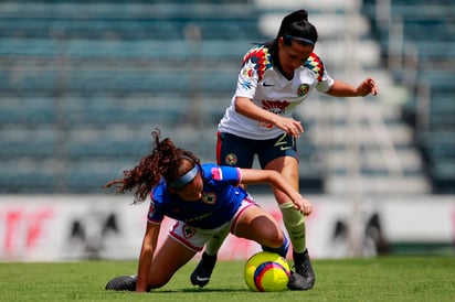 Gabriela Guevara, del Cruz Azul y Esmeralda Verdugo, del América.