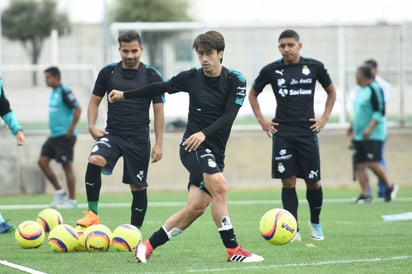 El lateral Javier Abella consideró ayer que el 'parón' de la Liga MX se da en buen momento para afinar algunos detalles en el equipo. (Archivo)