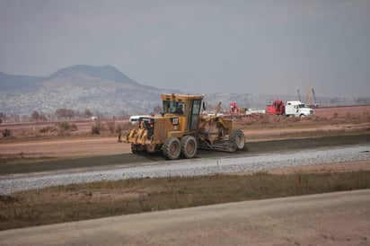 La formación bruta de capital fijo que comprende la inversión en maquinaria y equipo, así como en construcción, reportó un retroceso trimestral de 1.0% y una caída de 2.3% en el cuarto trimestre de 2017 respecto al mismo periodo del año anterior. (ARCHIVO)