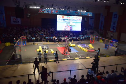 De fiesta. FIRST Robotics Competition aglutina a jóvenes de México y el mundo que tienen entre 14 y 18 años de edad. (ERNESTO RAMÍREZ)