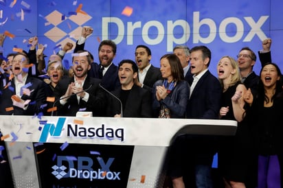 La firma Dropbox tuvo hoy un debut exitoso en el mercado bursátil neoyorquino, con una ganancia superior al 40 % respecto a su precio de salida, en el lanzamiento más importante del sector tecnológico desde hace más de un año. (AP)