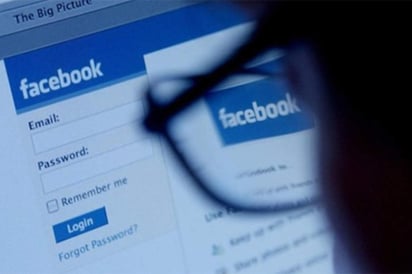 Agentes del ICE pudieron obtener datos de respaldo de Facebook que ayudan a ubicar a personas, como el registro de cuándo se accedió a la cuenta y las direcciones IP correspondientes a cada inicio de sesión. (ARCHIVO)