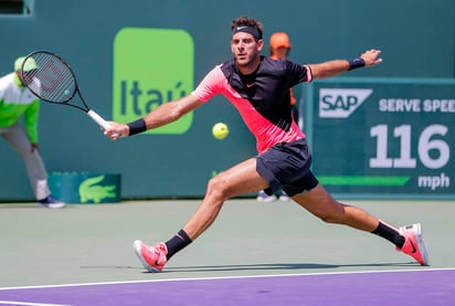 Juan Martín del Potro derrotó 6-4, 6-2 a Filip Krajinovic para avanzar a los cuartos de final en el Abierto de Miami. (EFE)