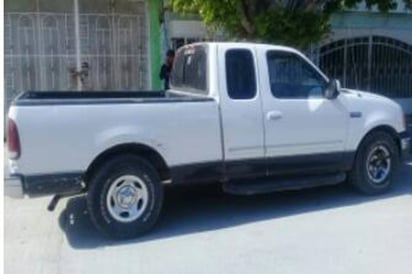 Asalto. Roban 8 mil pesos de paletería y abandonan camioneta a 300 metros. Agentes municipales recuperaron la unidad.