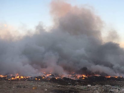 Se espera que el incendio se sofoque al cien por ciento en un periodo estimado de 48 horas, es decir hasta el próximo fin de semana, esto si no se presenta alguna otra eventualidad. (EL SIGLO DE TORREÓN)