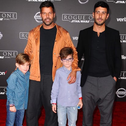 Martin tiene dos gemelos de 9 años, Matteo y Valentino. Se casó el año pasado con el artista sueco Jwan Yosef. (ATTITUDE)