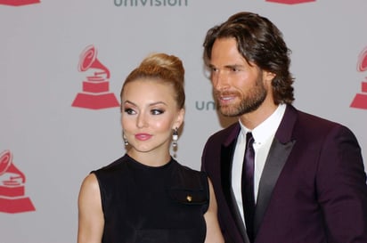 Angelique Boyer y Sebastián Rulli respondieron a las críticas que recibieron la semana pasada por una fotografía publicada en Instagram. (ARCHIVO)