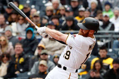 Colin Moran pegó un cuadrangular con la casa llena en la victoria de los Piratas 5-4 sobre Mellizos. (AP)