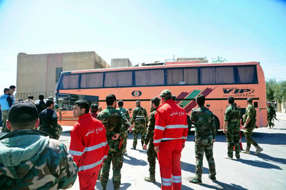 Afuera. Duma es el último reducto que queda en poder de los insurgentes en Guta Oriental, que en el pasado fue el principal feudo opositor de las afueras de Damasco. (AP)