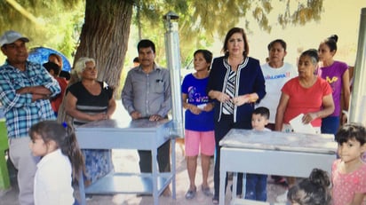 Respaldo. Familias vulnerables fueron las beneficiadas con las estufas ecológicas.  (EL SIGLO DE TORREÓN)