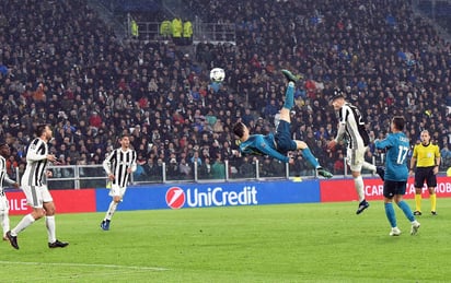 El gol del astro portugués es considerado uno de los mejores en la presente campaña de Champions League. (ARCHIVO)