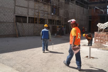 En obras. Se toman previsiones respecto al manejo de pagos en efectivo a trabajadores en las obras, ante temor de asaltos. (ARCHIVO)