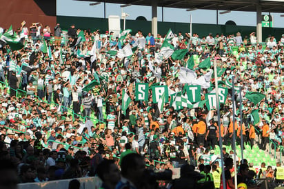 La afición respondió ayer en las tribunas del Corona. Al final, celebraron un triunfo local. Ya se respira liguilla en la Comarca