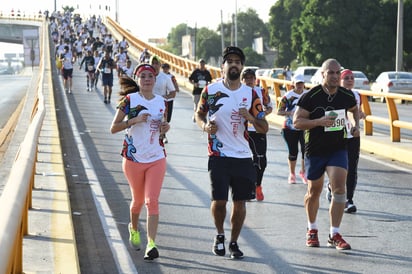 Los participantes dieron su máximo esfuerzo en la prueba atlética de ayer domingo. (Foto de Jesús Galindo López)