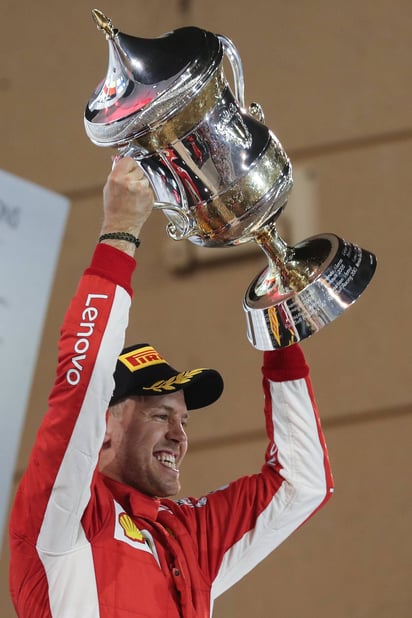 El alemán Sebastian Vettel celebra tras conseguir el triunfo. (EFE)