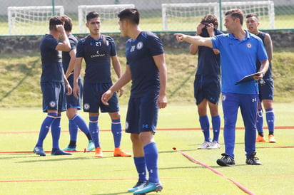 La mañana de ayer, el equipo Cruz Azul entrena en sus instalaciones de la Noria, al sur de la Ciudad de México. Con esperanza de liguilla, Cruz Azul se prepara