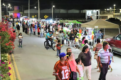 Éxito. Cientos de personas acudieron al  'Domingueando', en Francisco I. Madero. (EL SIGLO DE TORREÓN)