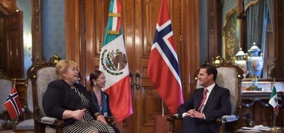 Esta tarde, el Presidente de la República recibió con honores militares en Palacio Nacional a la Primera Ministra de Noruega, con quien trabajó en privado y tras la firma de diversos acuerdos de colaboración destacó, en un mensaje a medios, el nivel de relación establecido por México con esta nación. (NOTIMEX)