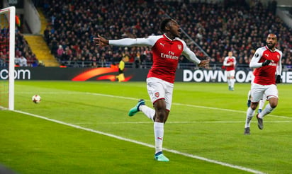 Sin el armenio Mkhitaryan, que se lesionó en la ida y podría perderse lo que queda de temporada, Welbeck volvió a salir de inicio en la delantera por detrás de Lacazette, lo que fue todo un acierto. (EFE)