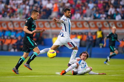 Pese a una advertencia a los 10 segundos de iniciado el encuentro, donde el Jonathan Rodríguez punteó el balón sobre el arco de Blanco, Pachuca volteó la balanza a su favor. (JAMMEDIA)