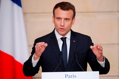 Francia persuadió a Donald Trump a permanecer en Siria y lanzar misiles en represalia por un presunto ataque de Damasco con armas químicas, dijo ayer el mandatario francés Emmanuel Macron. (AP)