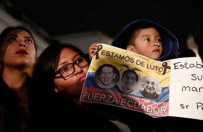 De luto. Los periodistas fueron secuestrados en la zona fronteriza de Colombia y asesinados la semana pasada. (EFE)