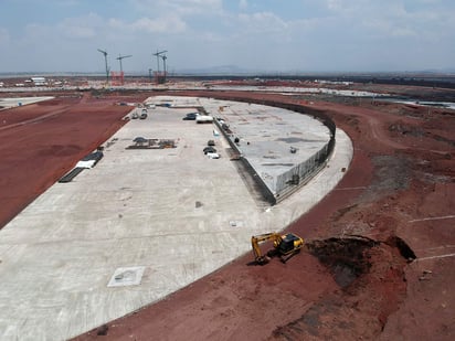 Cancelar el Nuevo Aeropuerto Internacional de la Ciudad de México (NAIM) tendría implicaciones negativas para la calificación crediticia del sector aeroportuario, aseguró Moody's Investors Service. (ARCHIVO)