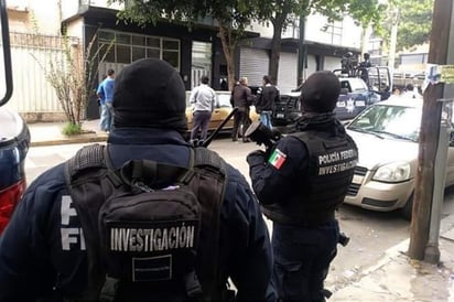 En un operativo coordinado por un grupo especializado, los elementos catearon cuatro departamentos en la calle Illinois, donde vivían las víctimas. La mayoría de ellos eran provenientes de Sudamérica. (ESPECIAL)