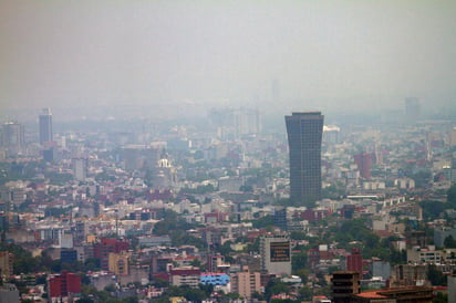 Las ciudades, donde se congregan más de la mitad de los casi siete mil 500 millones de habitantes del planeta, son el caldo de cultivo del que está considerado ya como la cuarta causa de muerte a nivel mundial. (ARCHIVO)