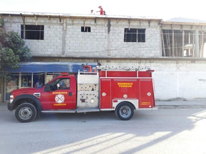 El hombre fue trasladado a un hospital de la localidad a bordo de una ambulancia, donde los médicos reportaron su estado de salud como estable. (EL SIGLO DE TORREÓN)