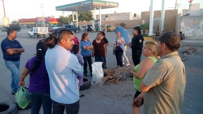 Afirmaron los colonos que se trata de un sitio particular que ha acumulado basura, animales muertos; además de que se incendia de manera constante y es punto de reunión para “malvivientes”. (EL SIGLO DE TORREÓN)