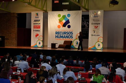 Foro. Se reúnen profesionales de Recursos Humanos para buscar estrategias que generen un ambiente de bienestar en las empresas. (EDITH GONZÁLEZ)