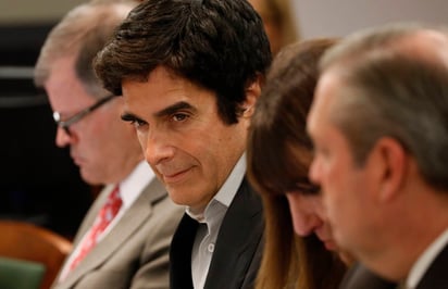 Demanda. El ilusionista David Copperfield recibió una demanda por negligencia de un espectador. 