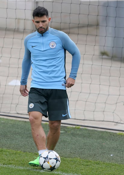 El delantero del Manchester City, Sergio 'Kun' Agüero, se perderá el resto de la temporada. Agüero evoluciona 
