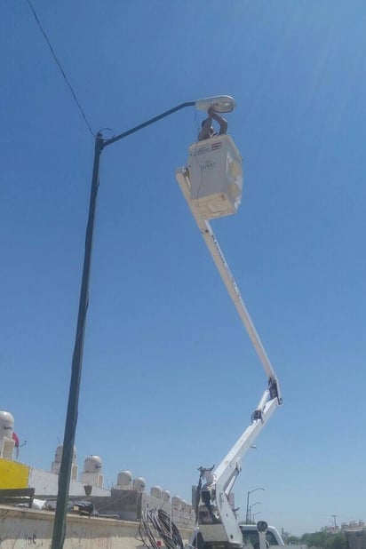 Luminarias. Buscan que el Ayuntamiento cuente con más luminarias Led en lugar de las de vapor de sodio. (EL SIGLO DE TORREÓN)