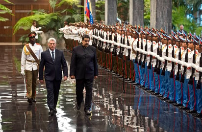 Gira. Nicolás Maduro (Der.) visitó a Miguel Díaz-Canel en Cuba.