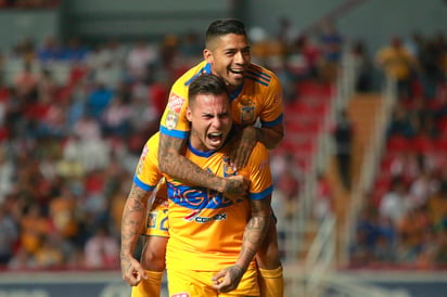 Eduardo Vargas, del Tigres, en festejo del gol de su equipo. Necaxa y Tigres UANL firman un empate