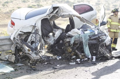 El accidente ocurrió en el kilómetro 12 de la supercarretera Durango-Mazatlán. (EL SIGLO DE DURANGO) 